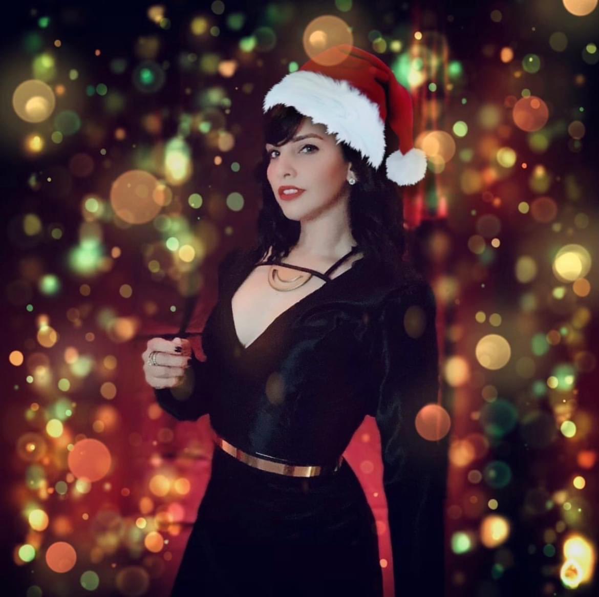"What should we drink to?"

DZ-20185 as festive Qi'ra: Crimson Dawn, pride of the 501st Legion - Puerto Rico Garrison.

#Qira #CrimsonDawn #UnderworldDetachment #FestiveSeason <a href="/501stLegion/">501st Legion</a>