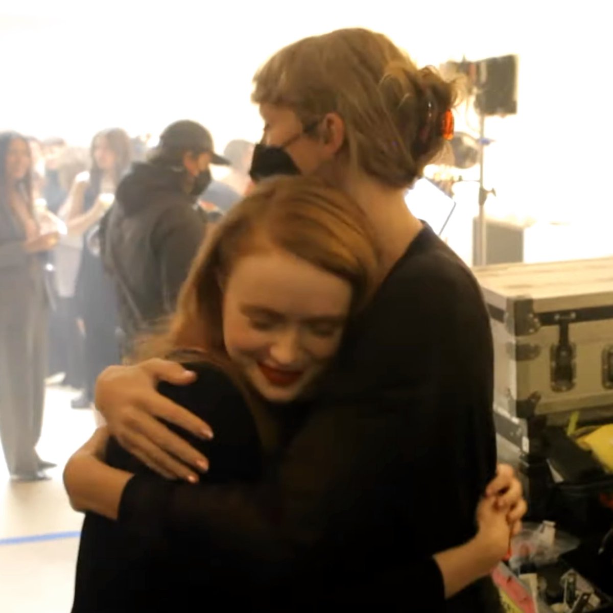 TheSwiftSociety's tweet photo. 💬| @SadieSink praises @TaylorSwift direction 

"She's a really good filmmaker and a very smart director. She knows what she wants" https://t.co/haL22chGhF