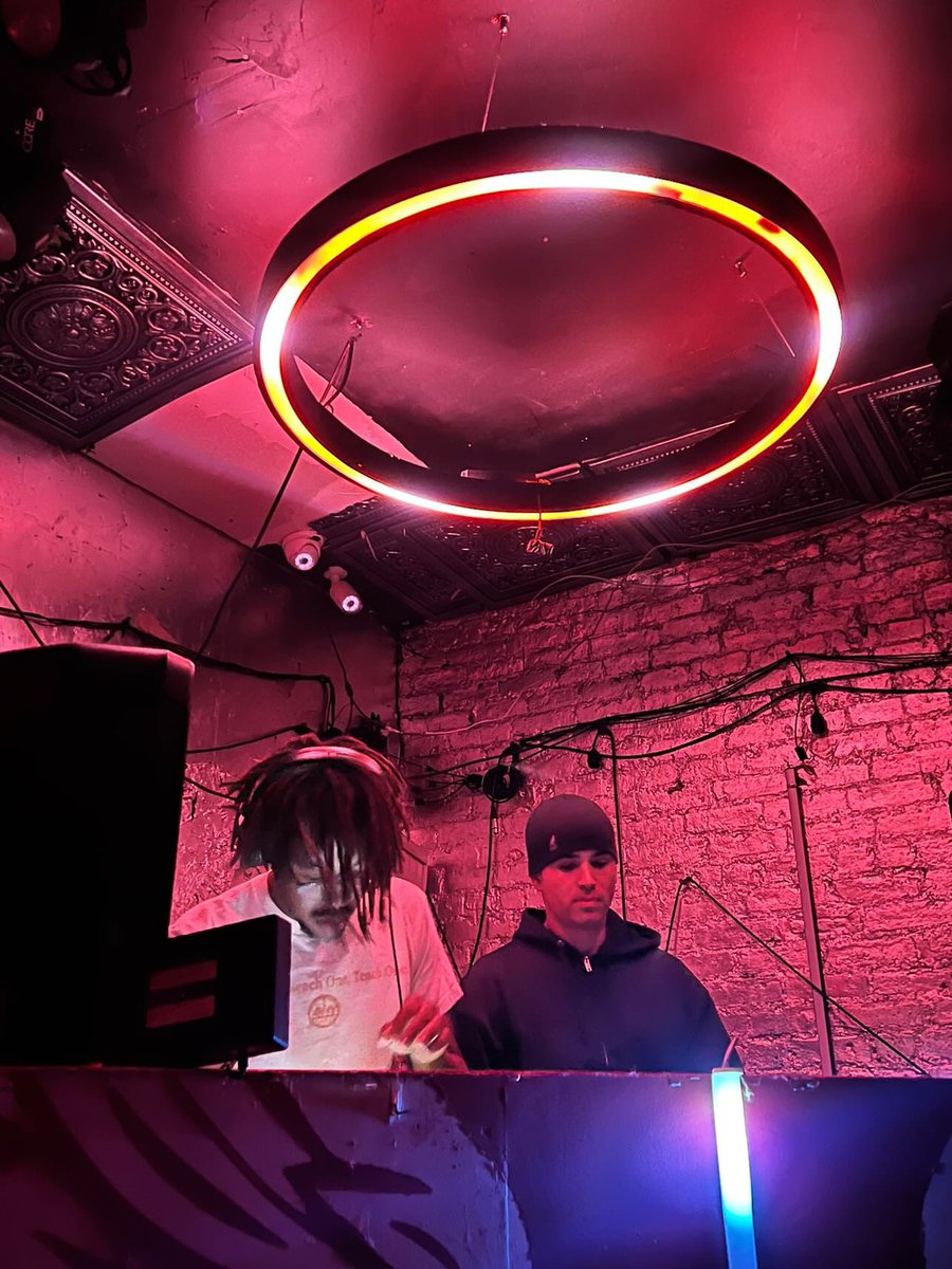 PostedOnTheAve's tweet image. 🎧 @TLIMSHUG 🎧