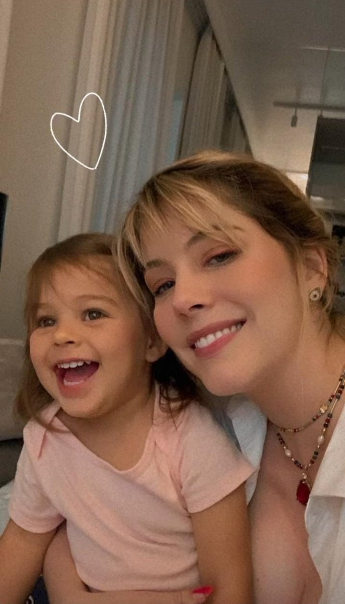 foreverBia_'s tweet photo. [📸🥰] Bia e Meli passando na sua timeline.🤏💖 https://t.co/8CyG7LtWHd