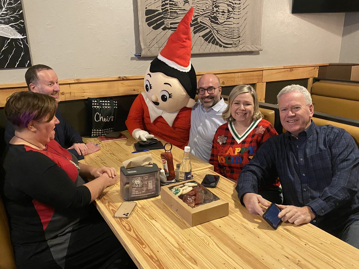 Super friendly faces at the Board meeting today for #downtownbench #Beamsville. Town of Lincoln, Ontario Director Di Ianni and Linc became great friends. #Linconthebench #elfonthebench #Linctheelf