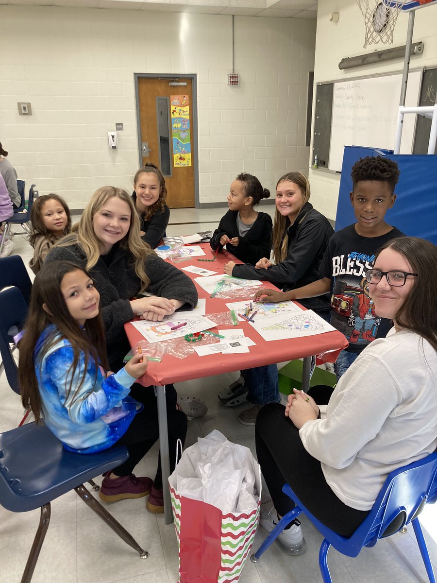 miala_glaser's tweet photo. Great time with the RHS FCCLA group today! South Waco elementary kiddos were so blessed by our amazing students! @robinsonisd @risdHS https://t.co/c0WlFcv4js