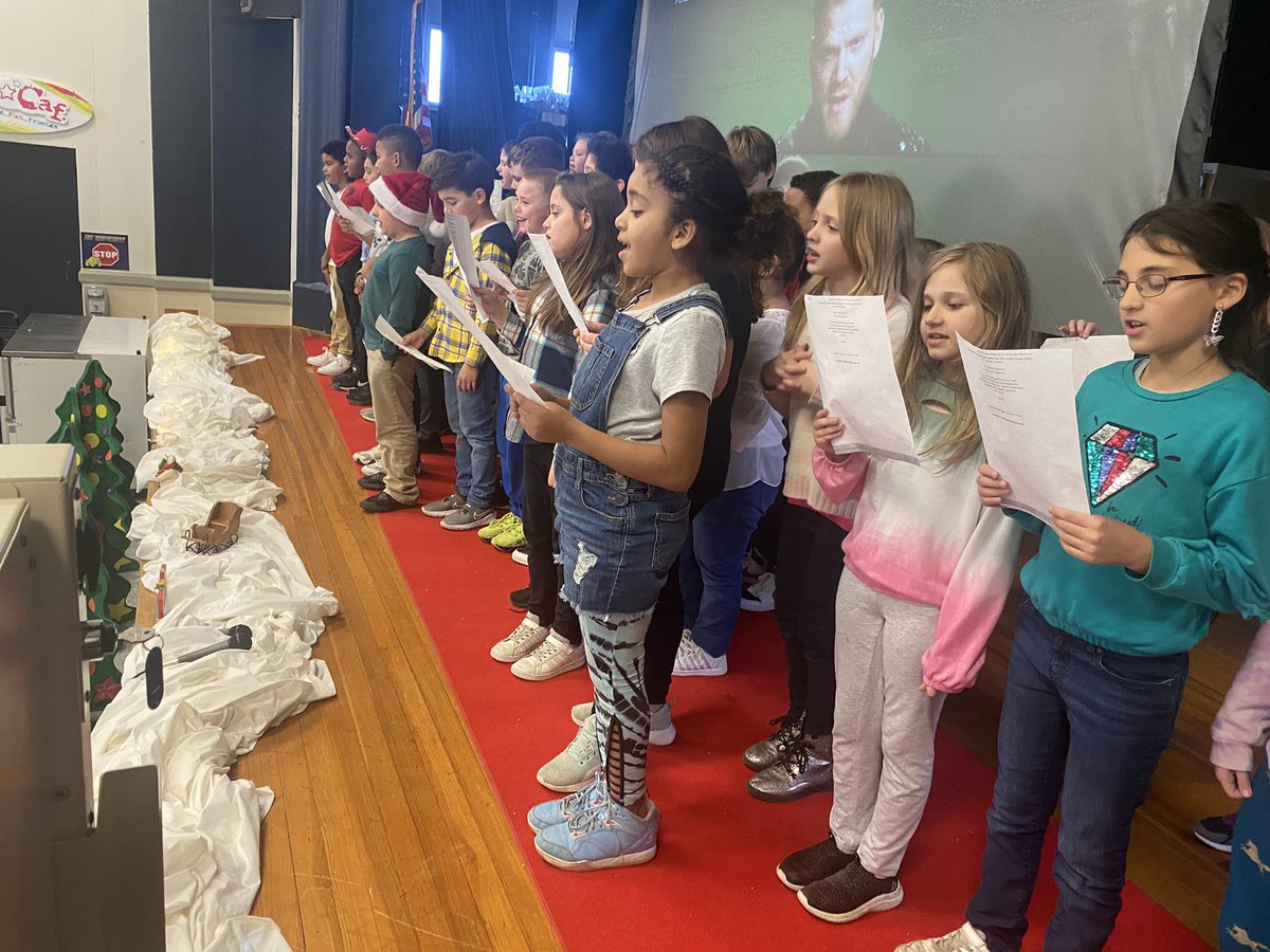 HESdenisonisd's tweet photo. The 2022 Bulldog Sing-Along was a Holiday hit! https://t.co/S6ElTbAdsl