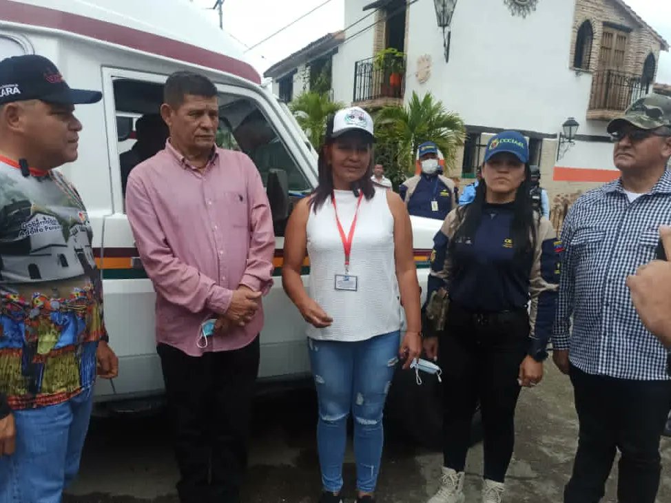 #14Diciembre • Seguidamente, el Secretario de Seguridad Ciudadana y Paz G/D maldonado_amg, acompañó al Ciudadano Gobernador <a href="/AdolfoP_Oficial/">Adolfo Pereira Gobernador</a>, a la entrega de una ambulancia completamente rehabilitada que prestará servicios en la ciudad de Sanare del municipio Andrés Eloy Blanco,