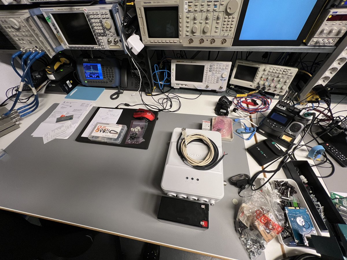 techniker's tweet photo. We luckily got this puppy today, almost impossible to get #DMR repeaters after the start of the war in Ukraine 🇺🇦. #Motorola #SLR1000 //@DIYflixit https://t.co/iLdg0p9ciQ