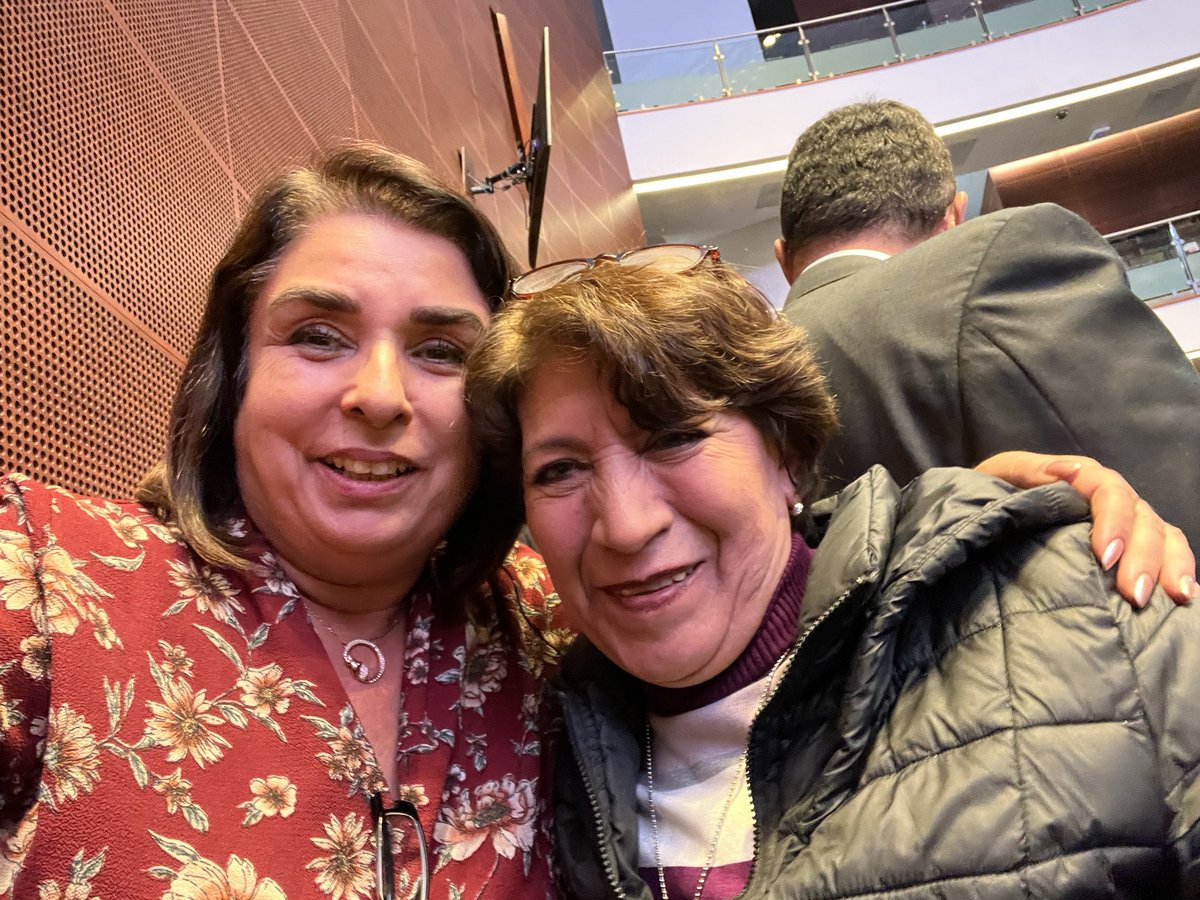 Después de una sesión de 24 hrs, hoy despedimos del Senado a mi querida amiga <a href="/delfinagomeza/">Delfina Gómez A.</a> Pronto dará la #BatallaMaestra y sé que triunfará. Allí estaremos para respaldarla!!