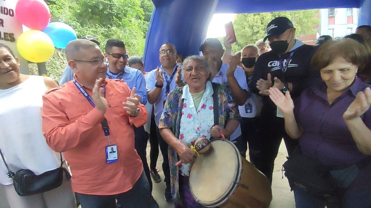 salaprensaCantv's tweet photo. #15Dic El Presidente de Cantv, MG. Jesús Aldana, inauguró Nodo de Nueva Generación en el sector Los Mangos, en la parroquia La Vega de Caracas, para beneficiar con telefonía fija e Internet a más de 750 familias del lugar. https://t.co/Nf79Q5jIcW
