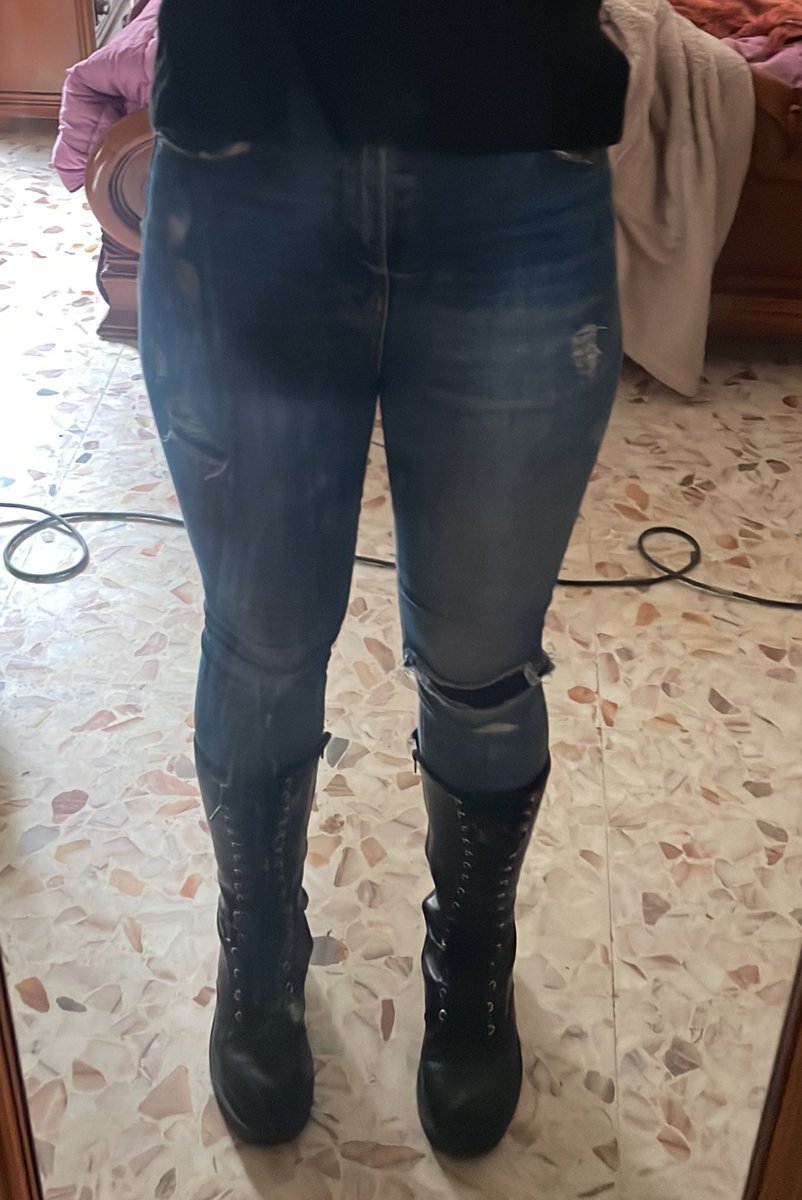 damned_ed's tweet photo. 34 y con medias, me está empezando a gustar demasiado https://t.co/ayofEdBHCN