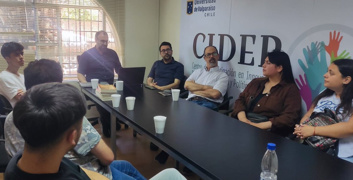 CidepUV's tweet photo. Profesor de la Lund University e investigador asociado del CIDEP,  Dr. Cristian Ducoing presentó en la @uvalpochile su investigación sobre Genuive Saving.

https://t.co/6vV465Z0bv https://t.co/oMSkulxQAv