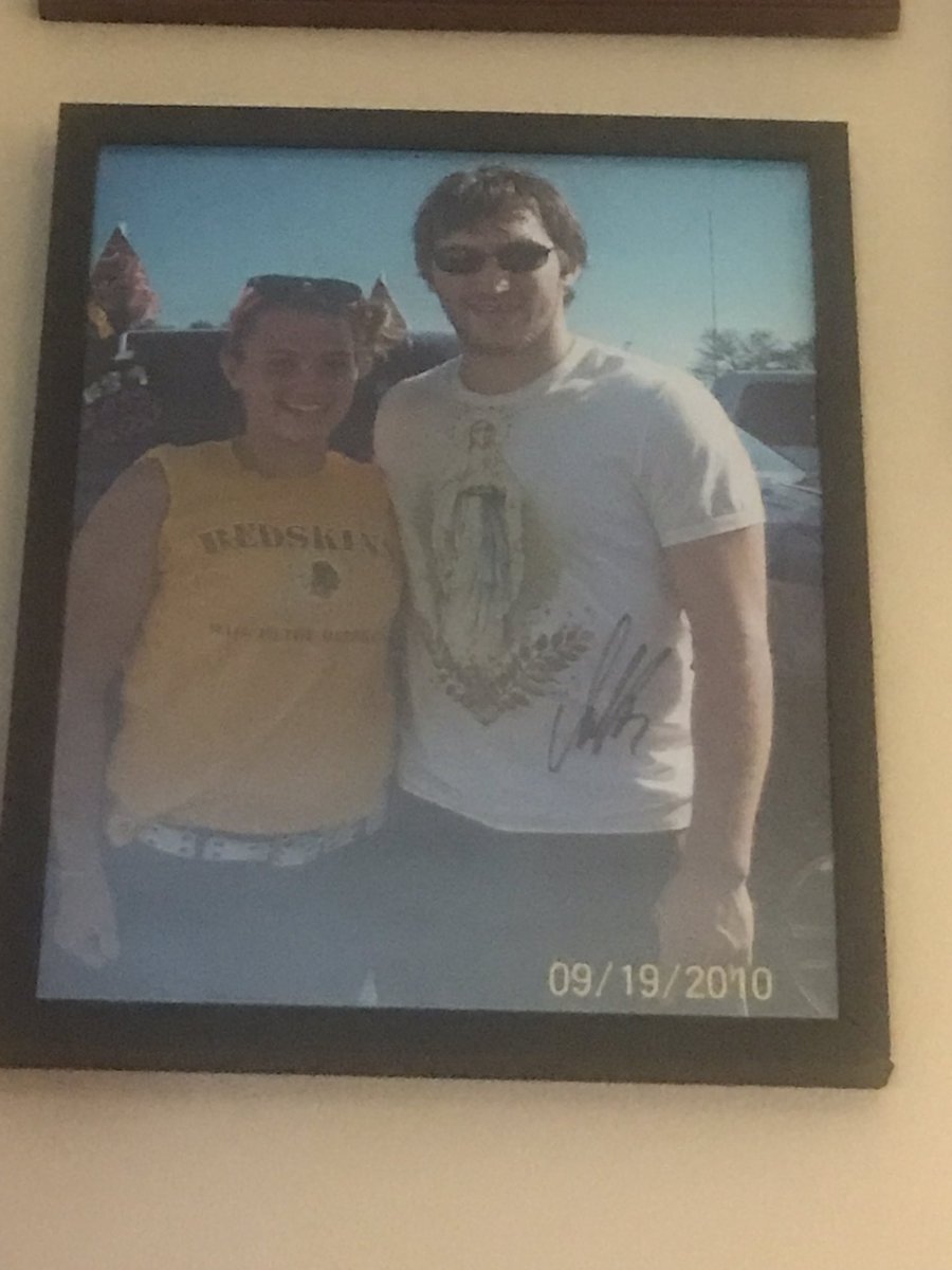bigdaddyray62's tweet photo. #CapsHeyAlexa great Ovi memory-my daughter saw him on the FedEx field parking lot at a Skins game, of course he stopped for a pic! @Meaggy10 https://t.co/QPQstGAPMo