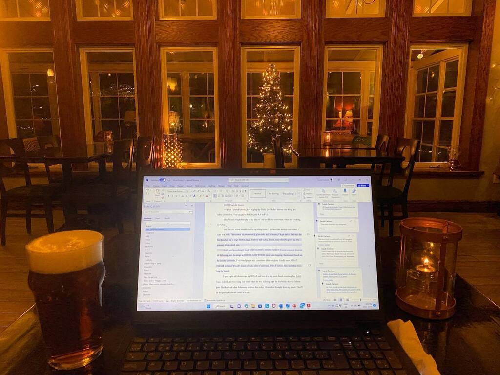 sarahjoydrop's tweet photo. Cozy, christmas-y #amwritingya evening. #writerlife #amwriting #writersofinstagram #writer #writerscommunity #writersofig #writercommunity #writermom #momswhowrite https://t.co/8QhsfIdadg https://t.co/UIxO2g3fPV