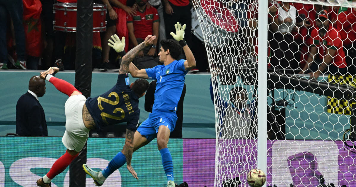 فلما كانت صفاء النية ووحدة وطنية
تجنّد مع الفريق القائم
بل حتى العارضة الأفقية

لكن أن يُظلم فردٌ فيُحتجز بالمطار لتباع تذكرته كمن الذي بلا هوية
فتلك إذن نقصان النية

ولعلها لعنة مظلوم بات يبكي محروما من سوء الحدث
استجابها الله وقد قُبلت
فانهزمنا "ظلما"
وحتى الخشبات معنا تعطلت