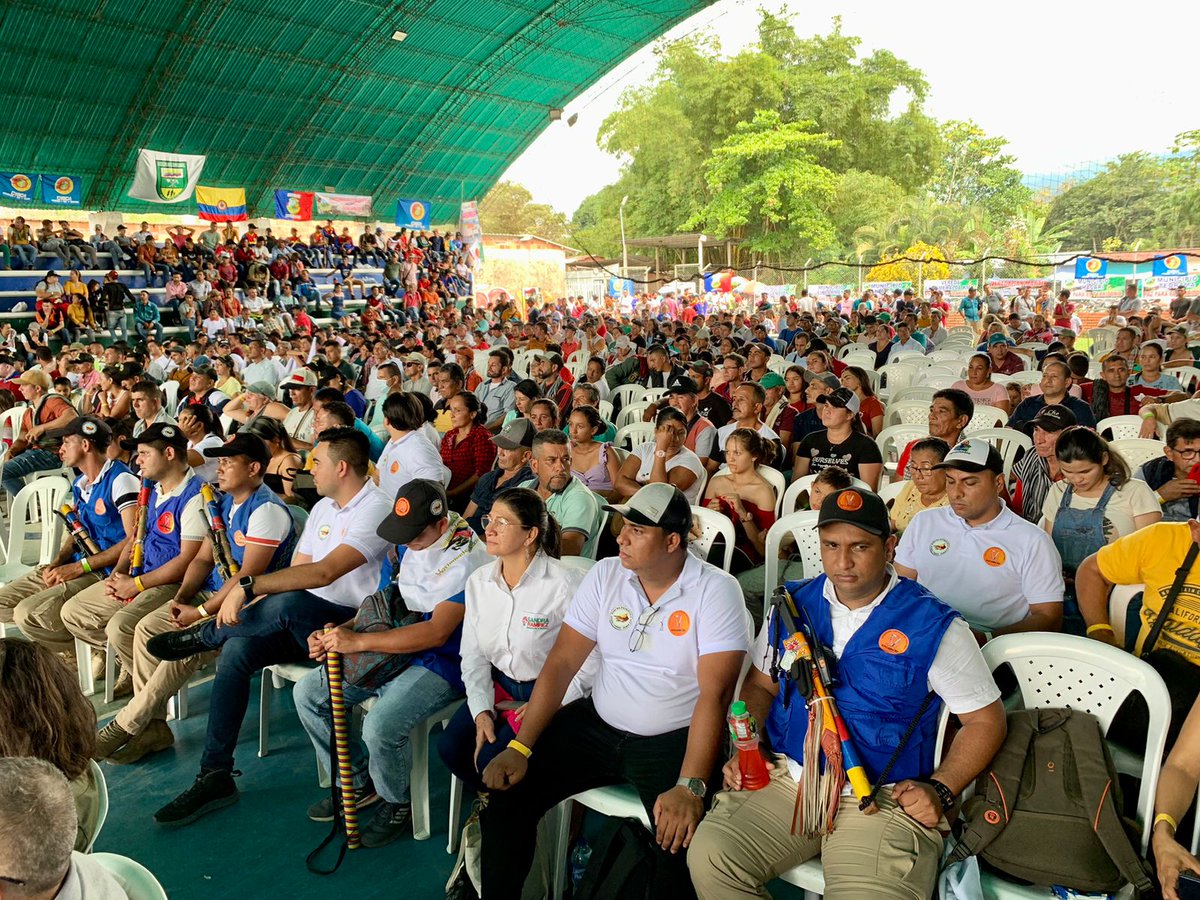 Rauldelgado58's tweet photo. Hoy en El Tarra, en el encuentro regional de familias que subsisten de la economía de la coca, convocado por el Presidente @petrogustavo, en el cual organizaciones campesinas e indígenas y el Gobierno Nacional asumen elncompromiso de trabajar juntos por un #CatatumboDePazTotal https://t.co/DWmkO6XY1l