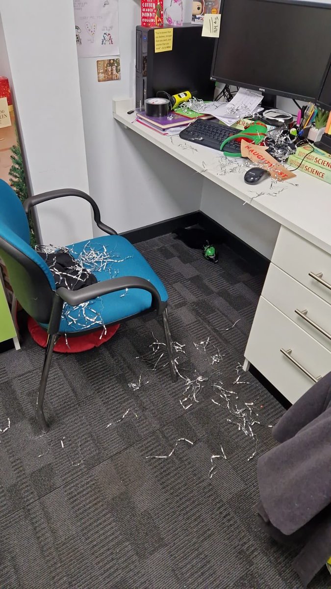 ScienceUcs's tweet photo. Naughty! 😱 https://t.co/UGXMw30RjB