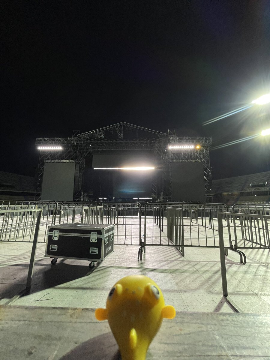 alejocalleg1's tweet photo. Anoche en el primer show del  #ElArbolDeLaAbundancia en Bogotá, hoy montaje para #Juanes y #Morat en Medellín.💪🏻 https://t.co/hmBIfeZC2U