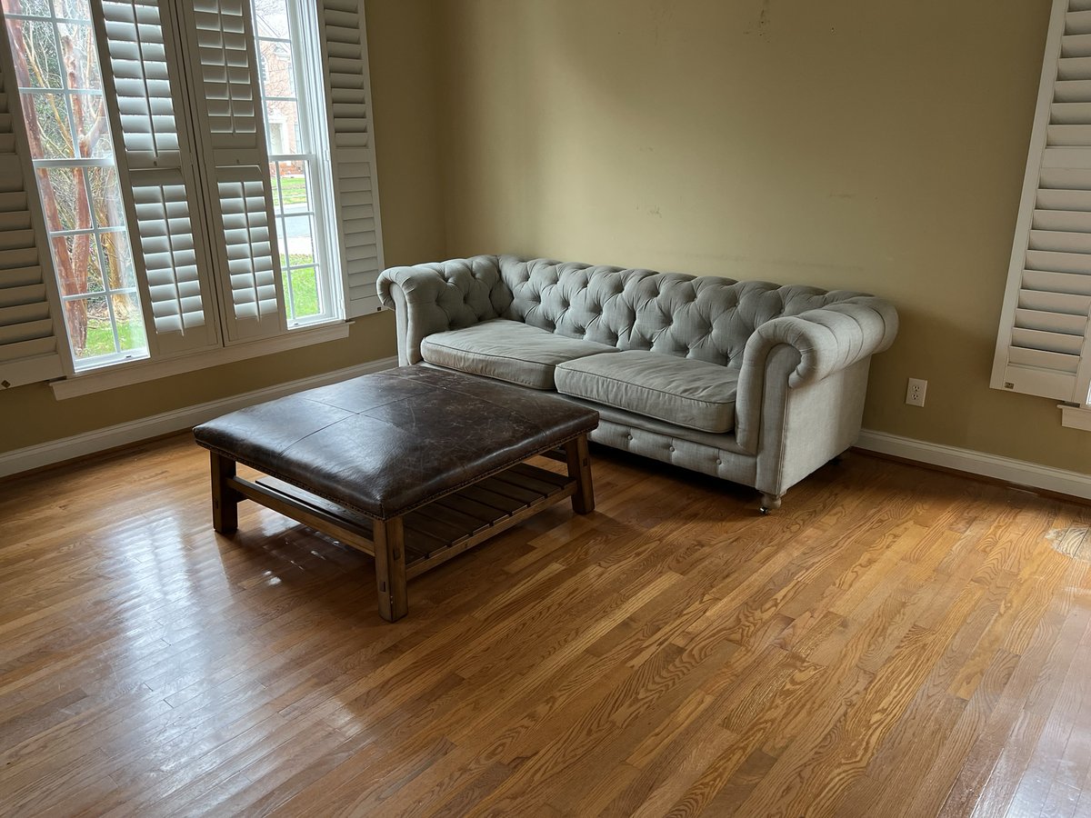 JackOBeam's tweet photo. Got this couch and ottoman on Marketplace today. Facebook is good for some things! #wasnotmurdered https://t.co/99y7D6LR04