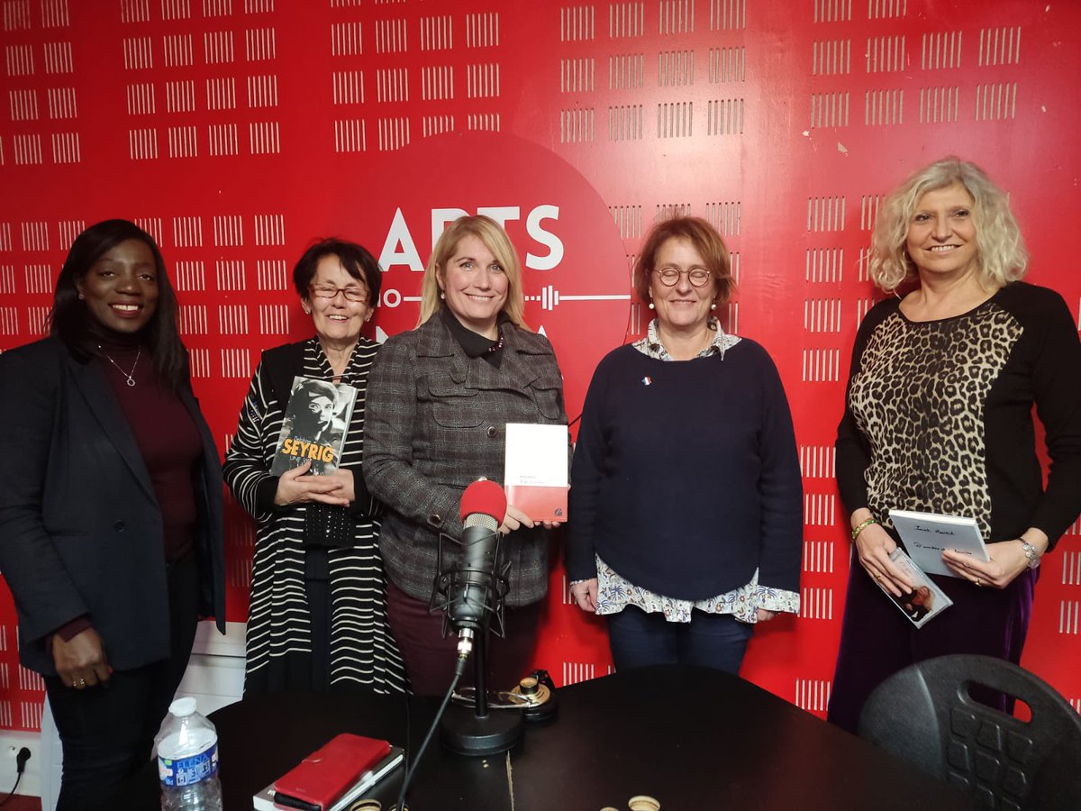 camaieudefemmes's tweet photo. Plateau de @camaieudefemmes avec @MadiSeydi @SylvaineGrevin @sarahmostrel #nadinerey #martineprofichel @RadioArtsMada @VBANTONELLI #phytoquant https://t.co/1UKYqJf8F9