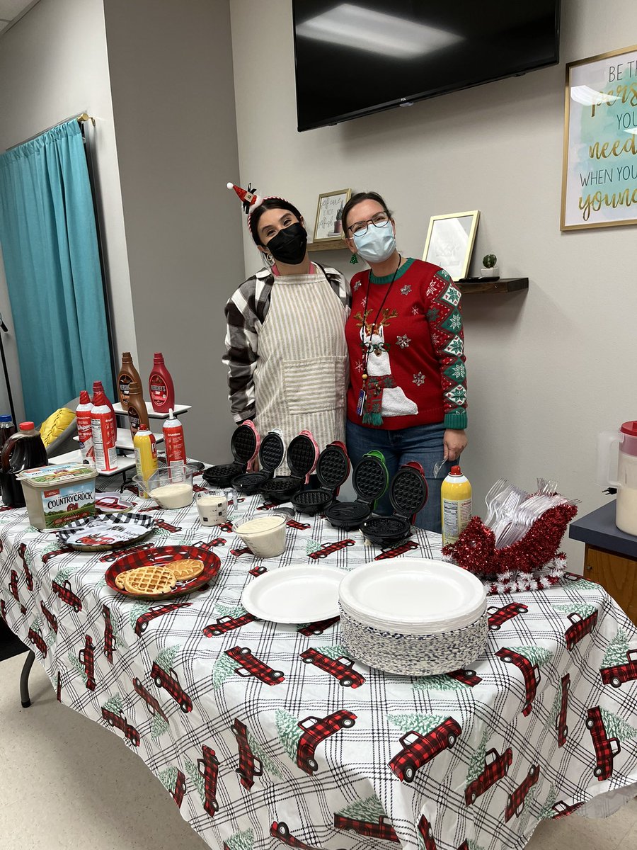 LindaTorresRan1's tweet photo. Who has the best Campus Leadership Ambassadors?  WE DO!!!! We waffle 🧇 our teachers and staff a lot!!! @MrsBarker08  @MsRojas03 https://t.co/zvb7O69VOP