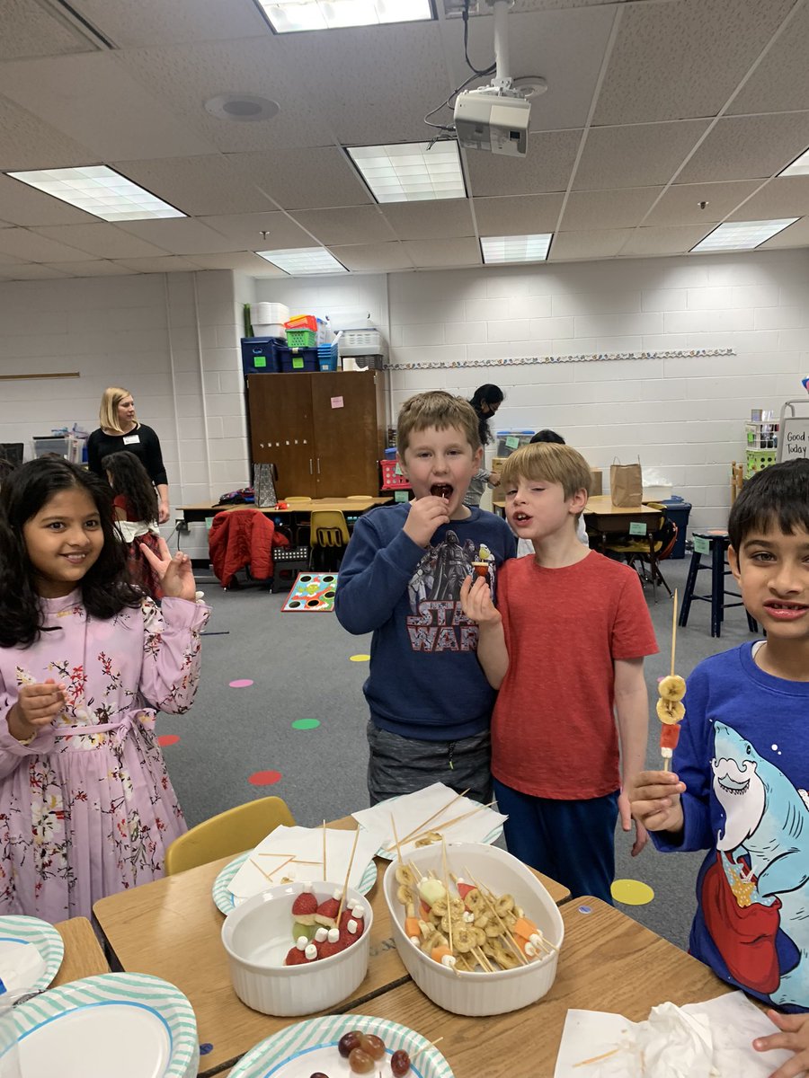 It was a fun winter celebration planned by my room mom with lots of helpers! <a href="/oakhilles/">Oak Hill Elementary</a>