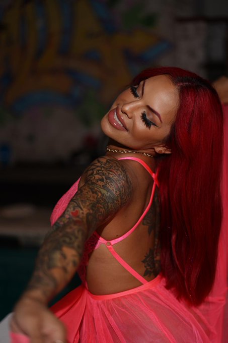 Watch TS Foxxy's leaked NSFW photo on TwXstars