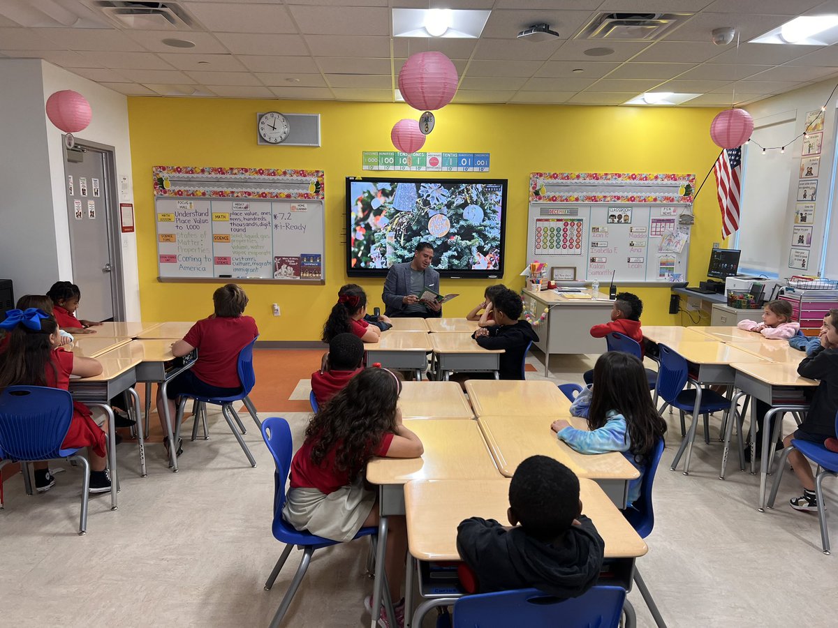 PSN_Elem's tweet photo. Thank you Albert Vásquez for being our Principal Today. It was a pleasure having you at our school. #principaltoday #mscps #psnrocks https://t.co/2v5asegnS0