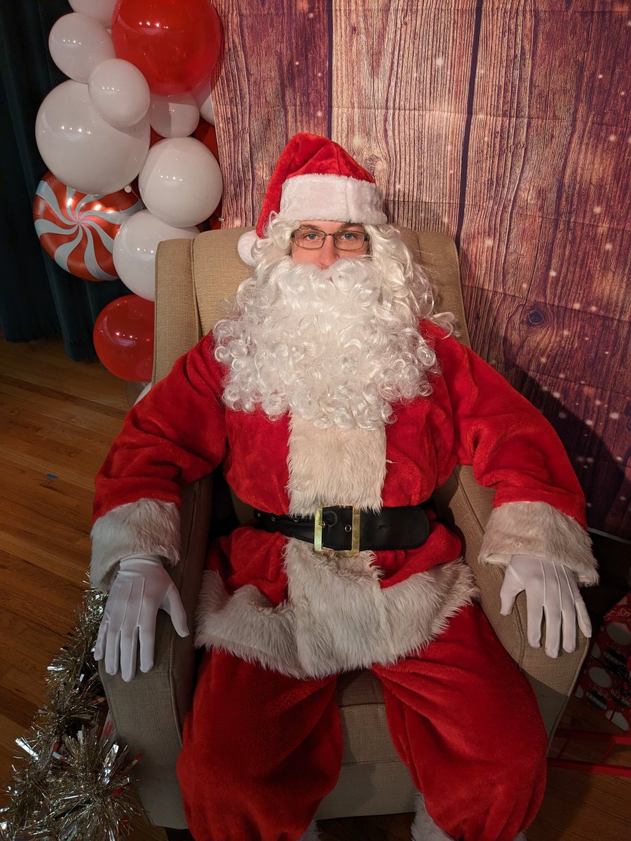 NRiversideES's tweet photo. We are grateful for our fabulous PTA and @BaldwinTeacher for organizing a magical holiday celebration for our students. They even convinced Santa to stop by and do a little DJing #nresgrows https://t.co/E8FFwrmpwa