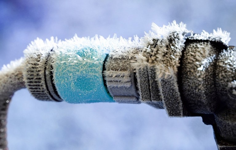 Check out our tips on how to protect your pipes from freezing (or bursting) during our next cold snap! Always good to be prepared!
👇
escarosacleaningandrestoration.com/frozen_and_cra…

#coldweather #frozenpipes #protectyourhome #flooddamage #restorationcompany #handytips #pensacola