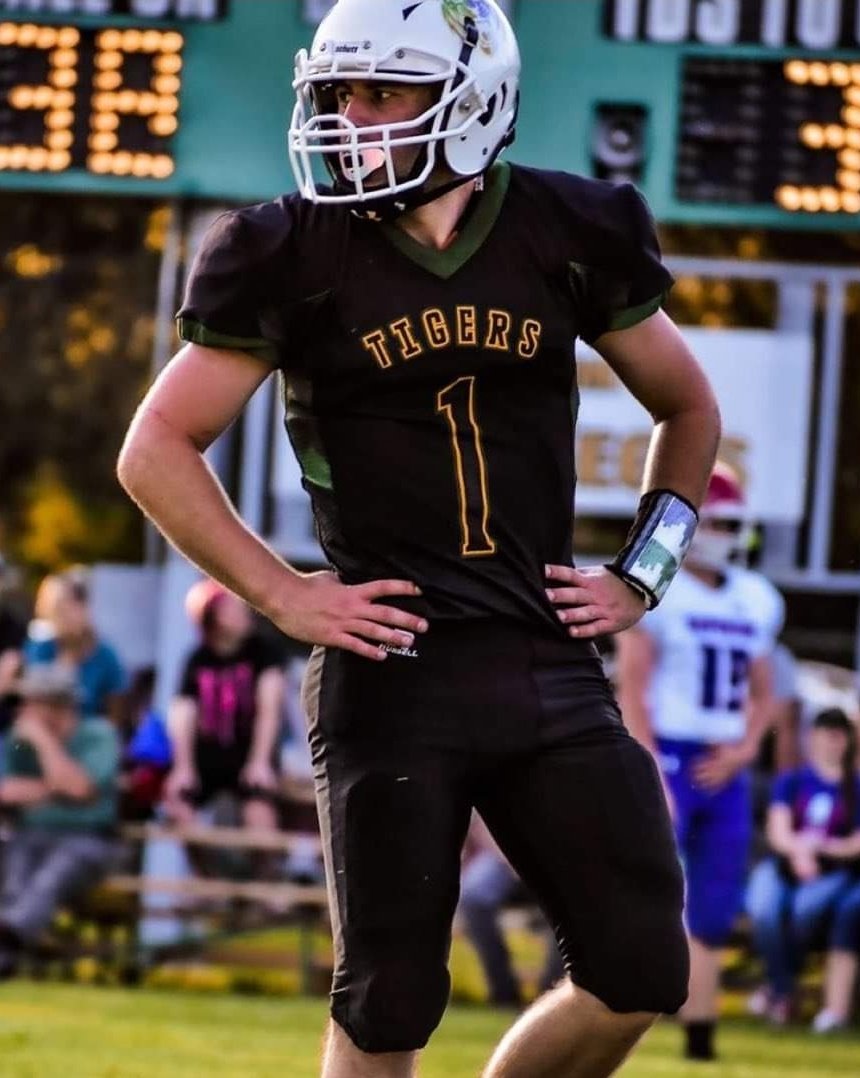 MullanStRegisT1's tweet photo. Congrats to the 3 Tigers named Idaho 2nd Team All State. 
Tight End- Blake Layton
Defensive Back- Caleb Ball
Kicker- Kofi Appiah
Awesome job!
@CoachNourse_UMW 
@CoachKyleSamson 
@Coach_Stutz 
@CoachTPurcell 
@Coach_Roelofs 
@Coach_Dunning 
@CoachRamsey406 
@CoachTravisDean https://t.co/TVLlV00J80