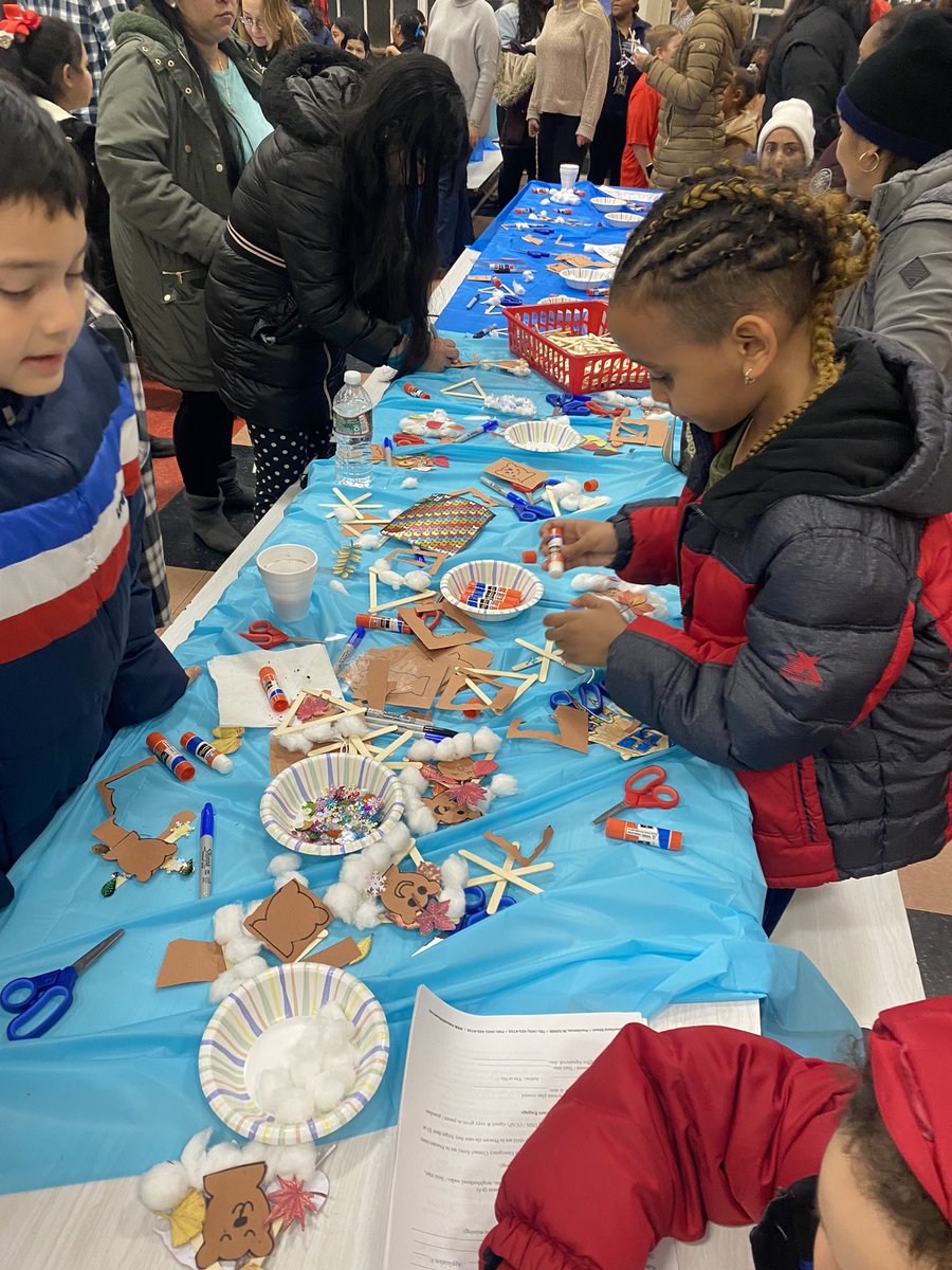 Lauro Winter Wonderland! Full house celebrating the holidays!