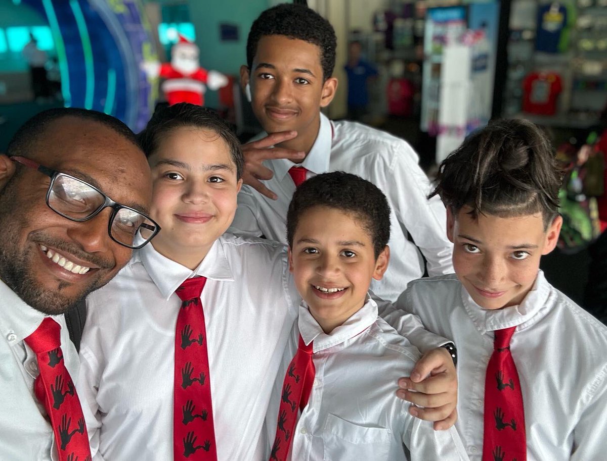 PonceExplorers's tweet photo. Our #5000rolemodelsofexcellence join the 5000 Role Models Christmas Summit at the Miami Seaquarium. @MDCPSCentral @MDCPS @miamimagnets @5000RoleModels #weareponceexplorers @MiamiSeaquarium https://t.co/N2I02sh1xm