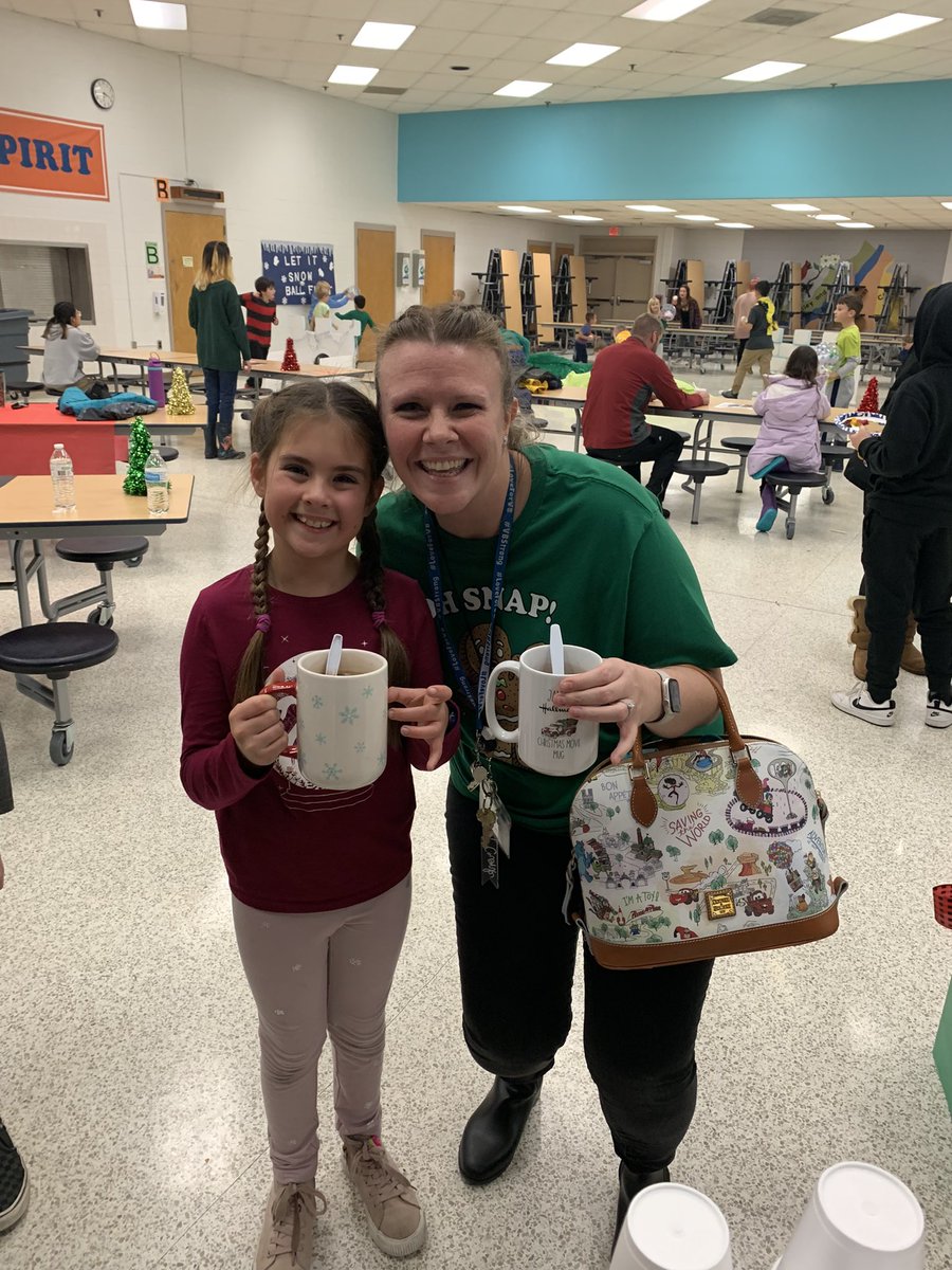 ClassWithCronk's tweet photo. Thank you @gesgatorspta and @GlenwoodES for such a fun Cocoa and Cookies event!! My daughter and I had such a fun, delicious night!! We enjoyed our sugar rush and snowball fights too!! 🫶🏻🍫☕️❄️☃️ https://t.co/PuiWIU24Dg