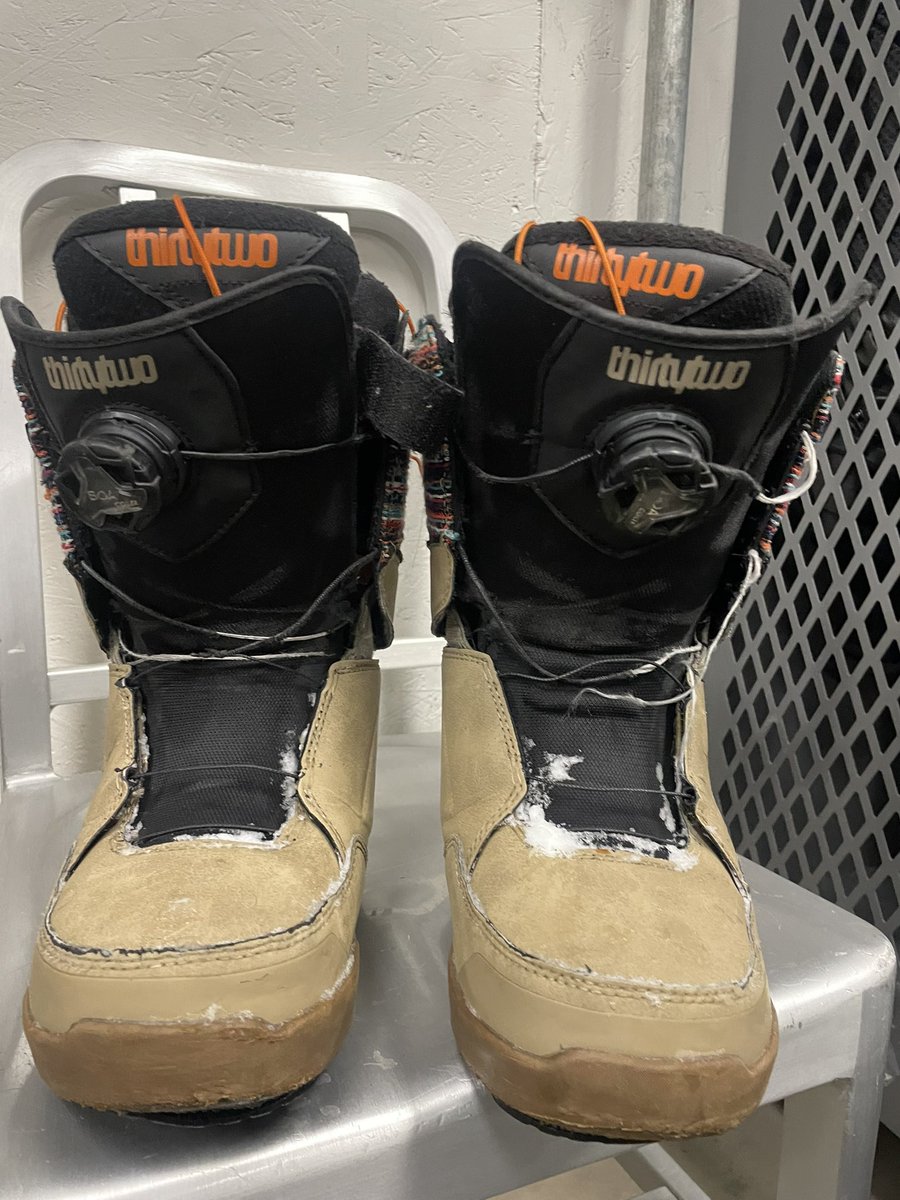 not even a year old and already busted my favorite boots today :( <a href="/ThirtyTwo/">ThirtyTwo</a>