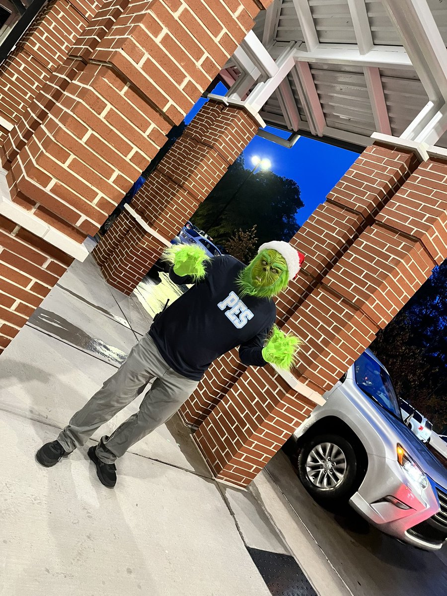 ashlee_ciccone's tweet photo. “Green Zone Mr. Grinch” surprised all of us by showing up this morning! The children LOVED the high fives and hugs this morning with Mr. Grinch in the Green Zone! #zonesofregulation #thedolphindifference #inthebusinessofplay #relentlesspes https://t.co/nJSGAGjAWe