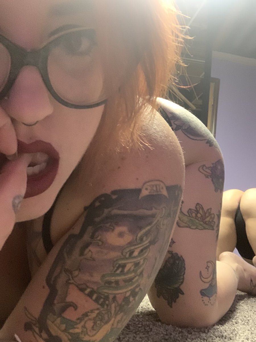FaeOwens90's tweet photo. @withoutdacrust @Synful420B Faeowens on OF 😈 https://t.co/gbfCwz3Wdx