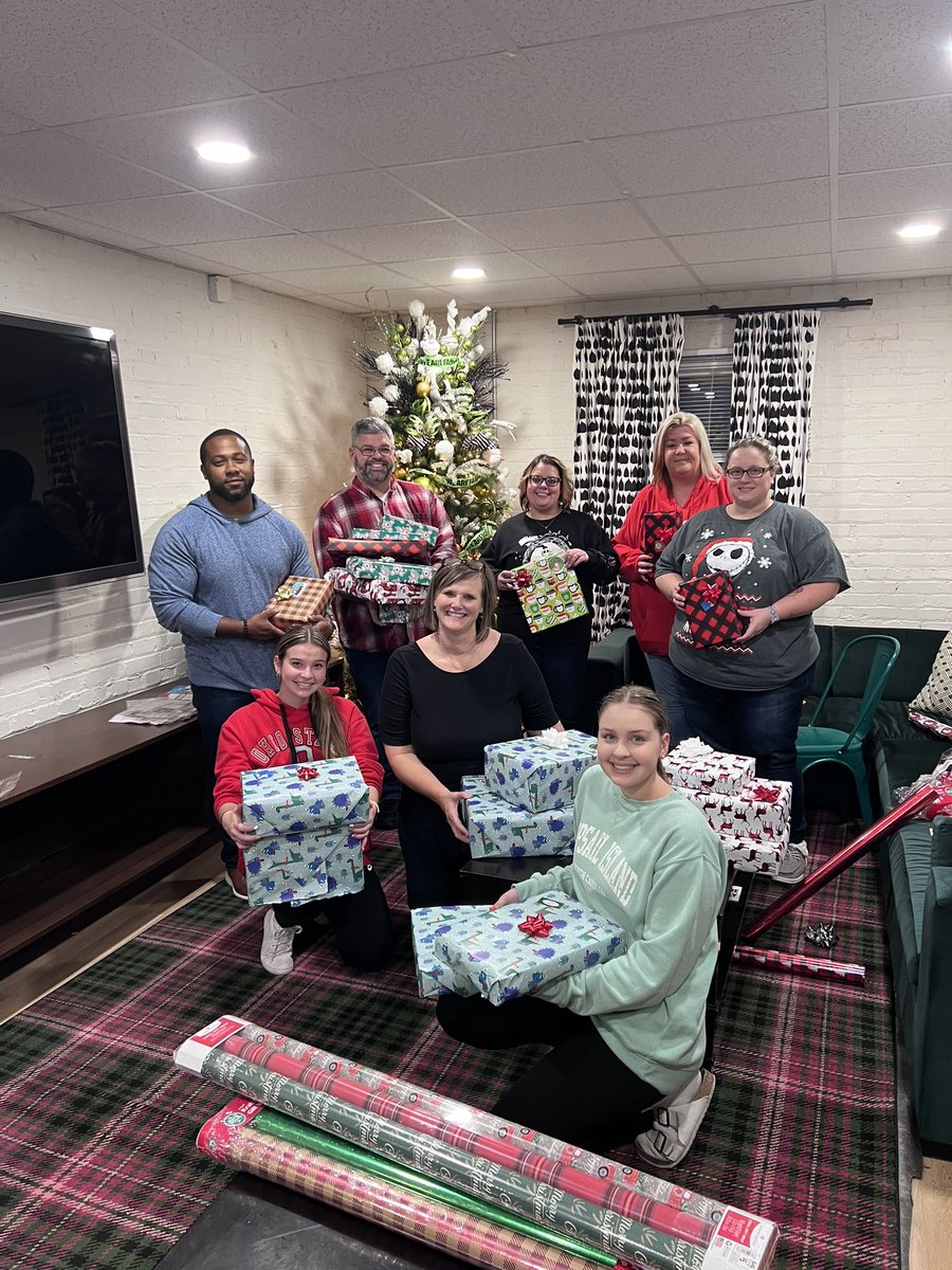 Great volunteering event tonight at <a href="/LJFamFoundation/">LeBron James Family Foundation</a> #lifeatatt <a href="/StaszkoMrsK/">Kayleigh Staszko</a>