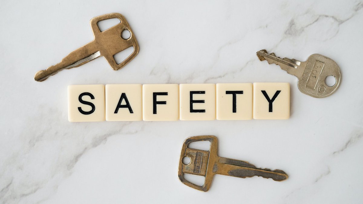 selfguard_xyz's tweet photo. Protecting user privacy doesn't just benefit them, it benefits your business too. Implement strong privacy measures today! #Security #securebusiness #implement #benefit #privacymatters #SelfGuard #safety https://t.co/ul5CCxHtXt