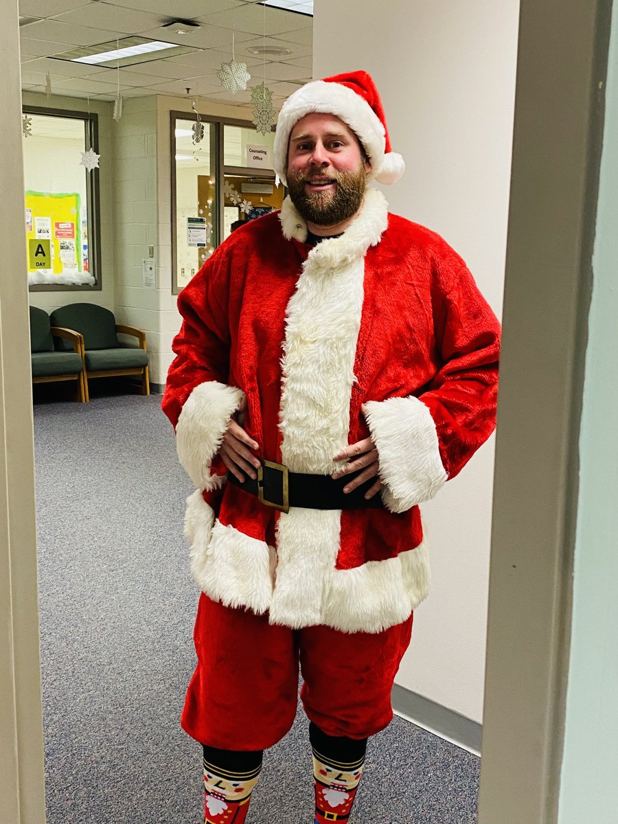 KatieGaylord1's tweet photo. Who says HS isn’t FUN?!?!?!! #lovingHS ⁦@BrutonHS⁩ https://t.co/7hYZV1ZgoX