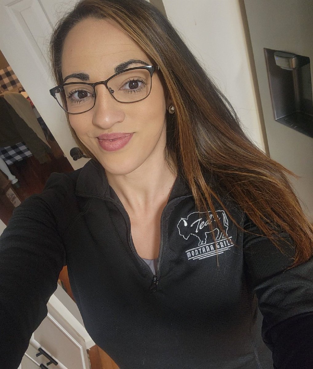 My favorite pullover to wear after work ❤️🦬#onlyatteds #tedsmontanagrill