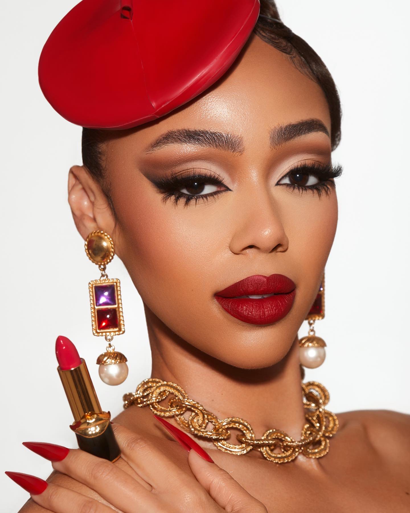ig-jpwphoto-on-twitter-give-a-girl-the-right-lipstick-and-she-can