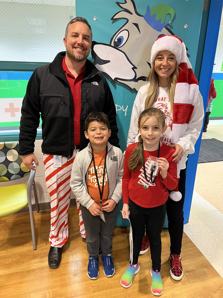 Mr. Reyes &amp; Ms. Beaudoin served our school well as Principal &amp; Assistant Principal of the day!  These two are hard workers! 💙💚 <a href="/BrandonWarrenNC/">Brandon Warren</a> <a href="/MelissaWarnerNC/">Melissa Warner</a> #PACKrising