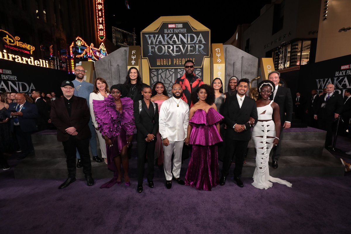 SMMarveI's tweet photo. ICONS. #WakandaForever https://t.co/wjBrZo2RKZ