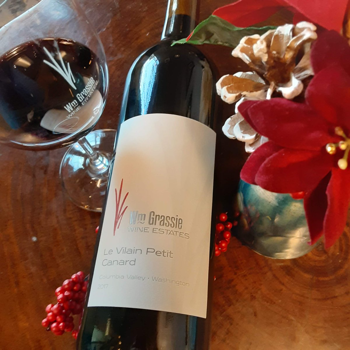 Happy Thirsty Thursday!
What's in your glass tonight?! 🍷
#wmgrassiewine #merlot #redwine #holiday #sipsiphooray #tastingroom #Snoqualmie #Duvall #wineclub #christmastime #drinklocal #siplocal #wawinery #snovalleywinery #winesthatdelight