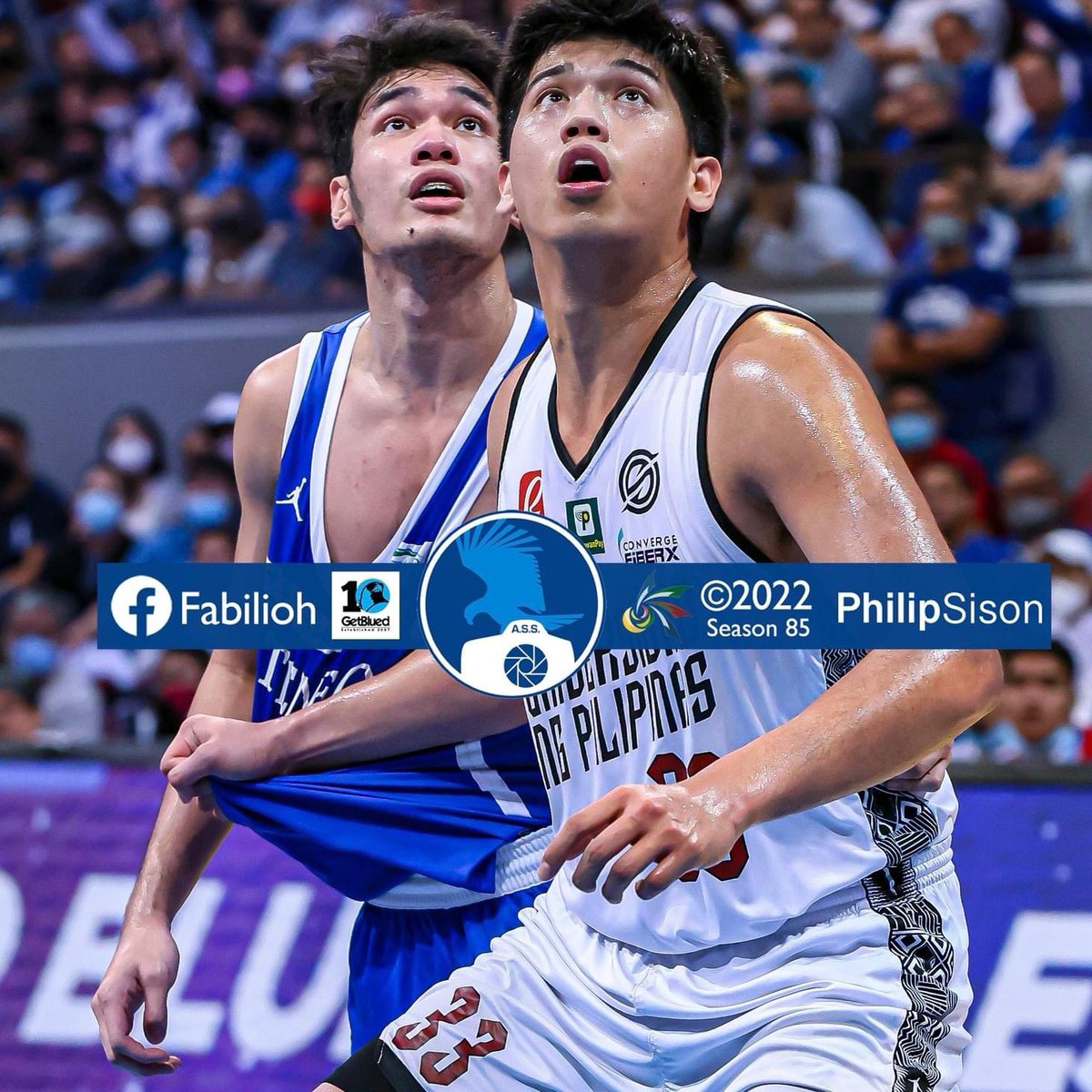 inlovewithakoko's tweet photo. Carl Tamayo uses grown man moves like grabbing the opponent’s jersey. Players who grew up here like Josh Lazaro would be used to it. The Fil-Ams (Kai Ballungay in this cae) should learn not to swat the hands because that is what refs will blow the whistle on. https://t.co/ChVLG6YbkU