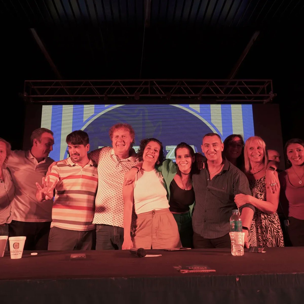 OkCoqui's tweet photo. Quiero agradecerles a todos por el momento vivido en el cierre de nuestra campaña. Gracias a todos los que me acompañaron. Vamos por un Rosario Central cada día más Gigante!!!!!
@fuerzaauriazul2 
@CanallaUnidad 
@canayasunidos https://t.co/72LTiUD3mN