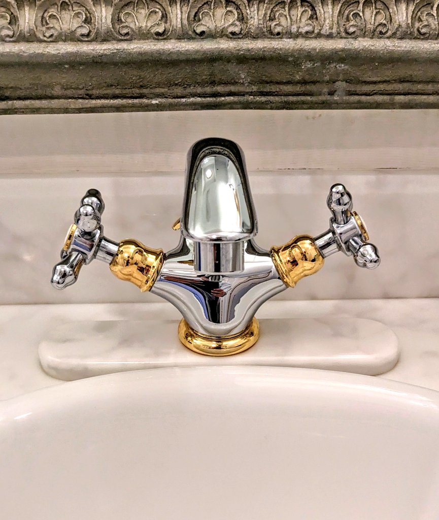 suidouya3Toilet's tweet photo. 高級ホテルにお手伝いに来たらなんか凄いのあった。 https://t.co/AnsWQXnHgc