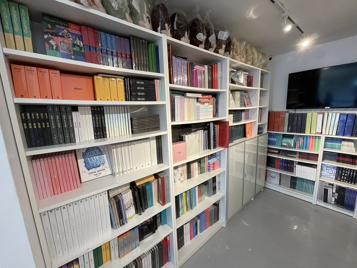 prodfrnz's tweet photo. found a new cafe near ust ! i also asked if it’s possible to hold cupsleeve events here, and they said yes !!! https://t.co/8dnF5ZxJbP