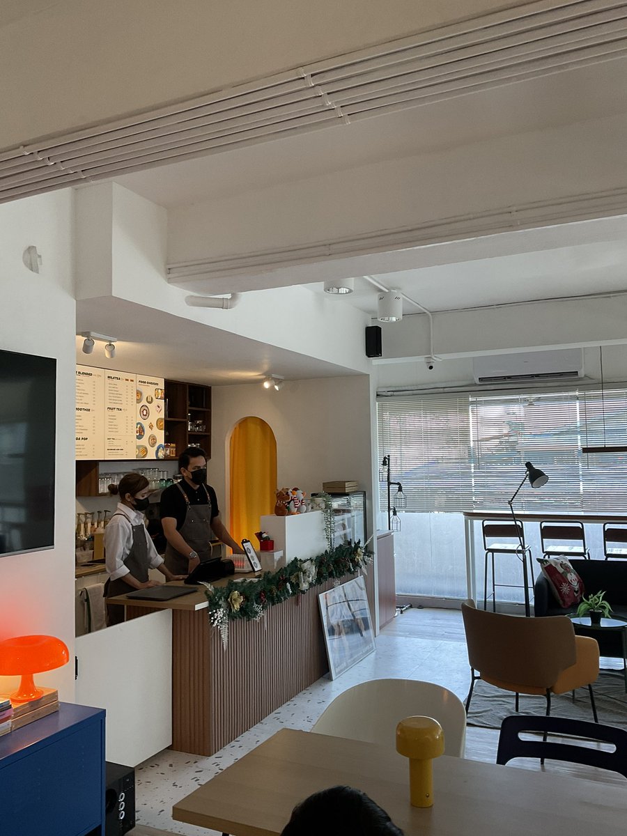 prodfrnz's tweet photo. found a new cafe near ust ! i also asked if it’s possible to hold cupsleeve events here, and they said yes !!! https://t.co/8dnF5ZxJbP