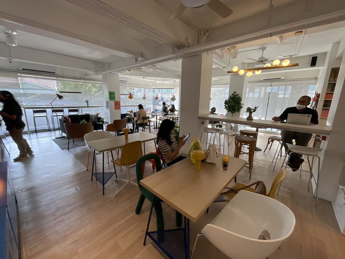 prodfrnz's tweet photo. found a new cafe near ust ! i also asked if it’s possible to hold cupsleeve events here, and they said yes !!! https://t.co/8dnF5ZxJbP