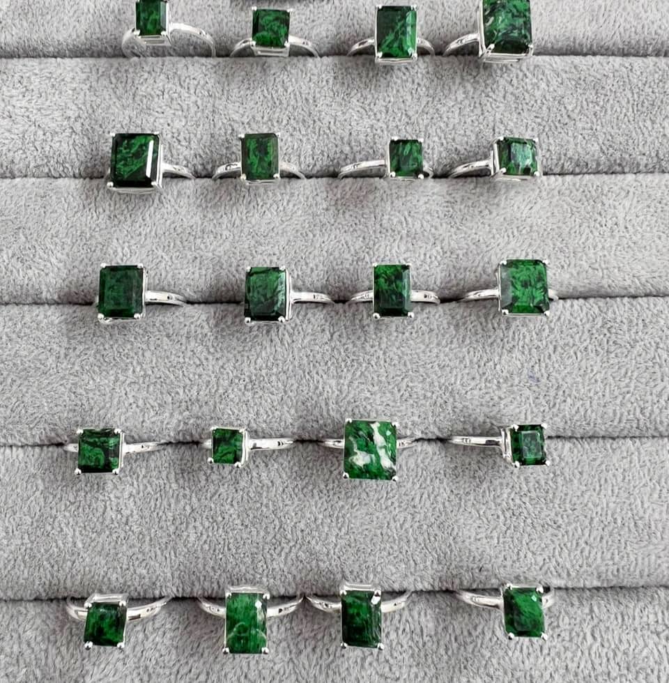 gemexi's tweet photo. Maw-sit-sit holds the propensity to offer a pacifying energies to the emotional and intellectual torso in the distressing situations.
https://t.co/sXyqVKF7Lj
.
.
.
#mawsitsit #jadealbite #mawsitsitring #gemstone #wholesalejewelry #finejewellery #loosegemstone #sterlingsilver https://t.co/Zg9GGU4uUs