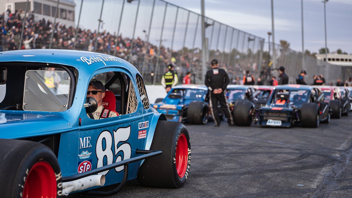 Such a cool pace car.

Bobby Turner's pole-winning car from the Inaugural Spring Sizzler®, pacing the field before the 50th NAPA Auto Parts Spring Sizzler® this year.

📷 <a href="/Tavares_Arts/">Tavares Arts</a> 
#StaffordSpeedway